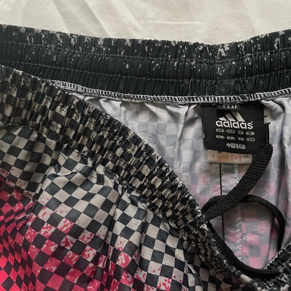 ✨SOLD✨ RARE Adidas Checkered Shorts - Picture 7 of 10